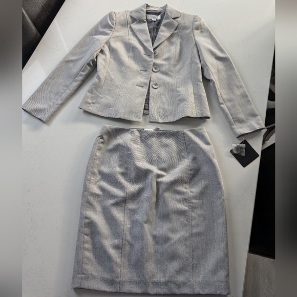 Le Suit Women's Gray Blazer and Skirt Set BNWT - Picture 2 of 9